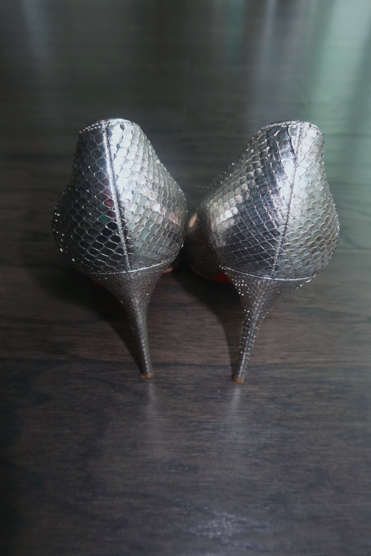 Christian Louboutin Metallic Silver Snakeskin Round-Toe Pumps – EU 39
