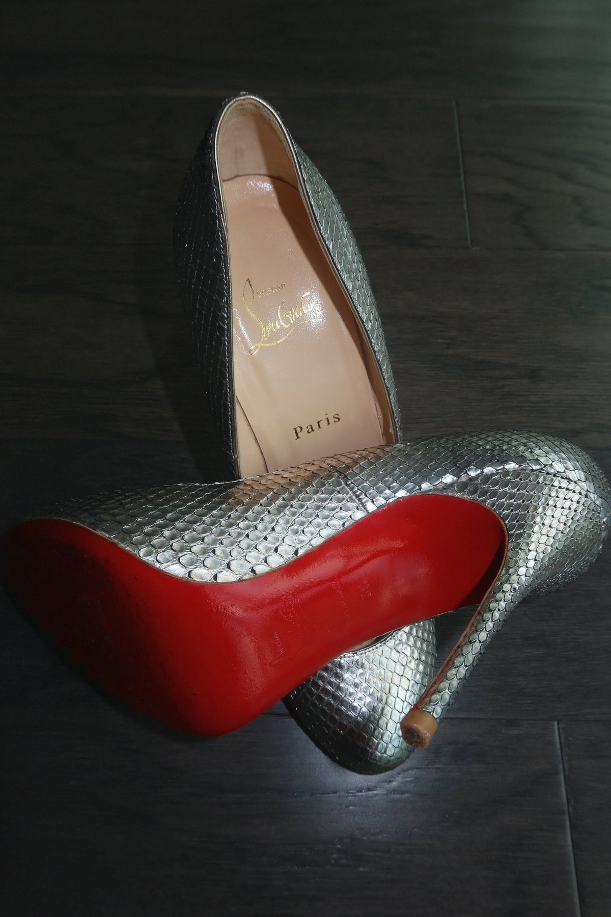 Christian Louboutin Metallic Silver Snakeskin Round-Toe Pumps – EU 39