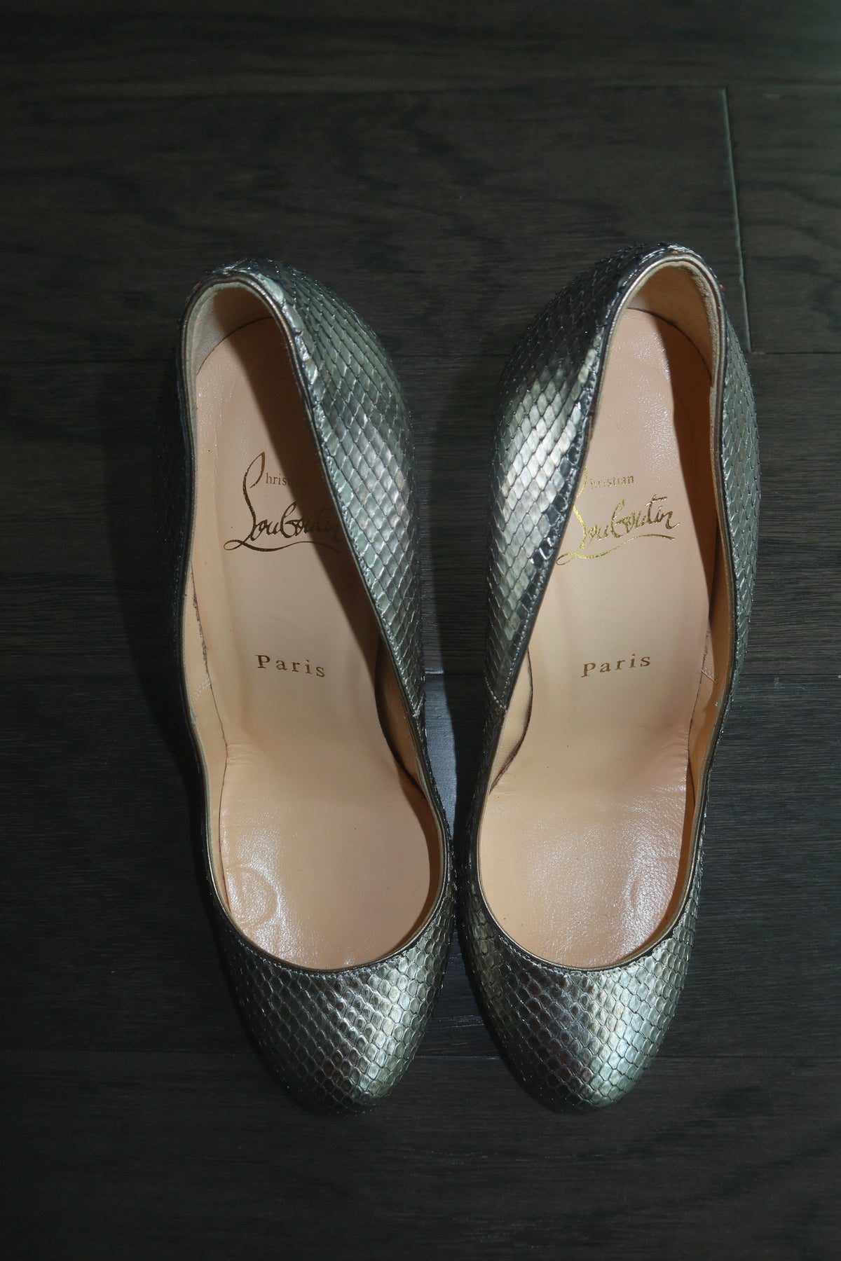 Christian Louboutin Metallic Silver Snakeskin Round-Toe Pumps – EU 39