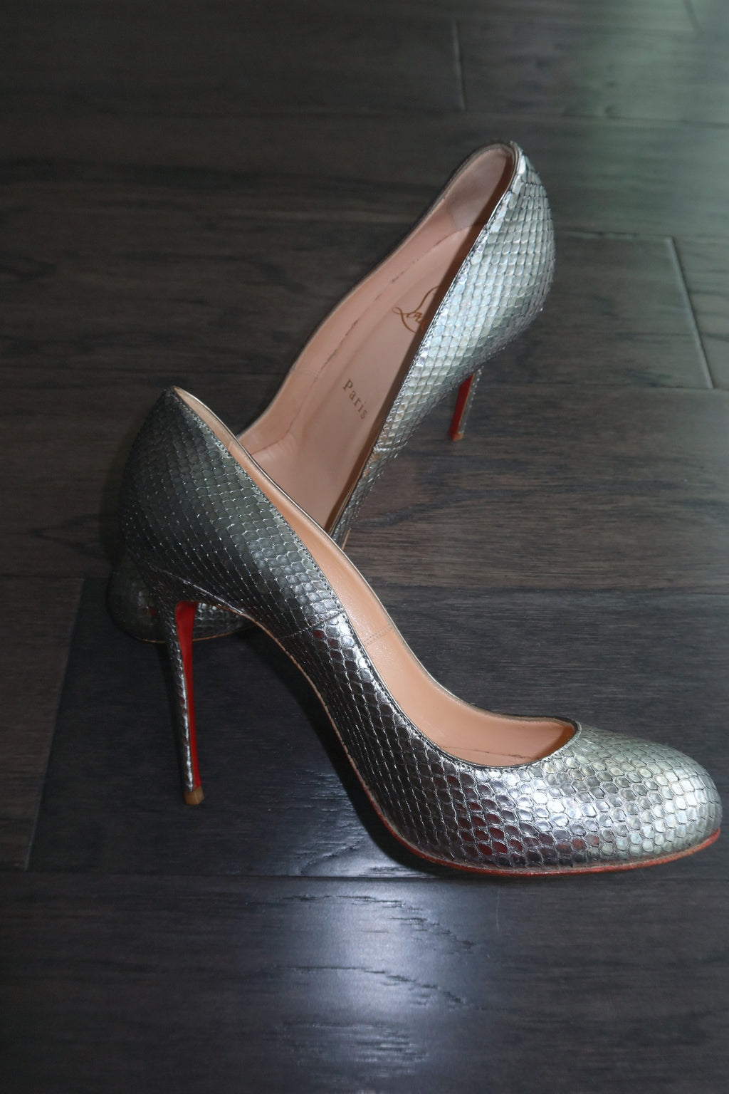 Christian Louboutin Metallic Silver Snakeskin Round-Toe Pumps – EU 39