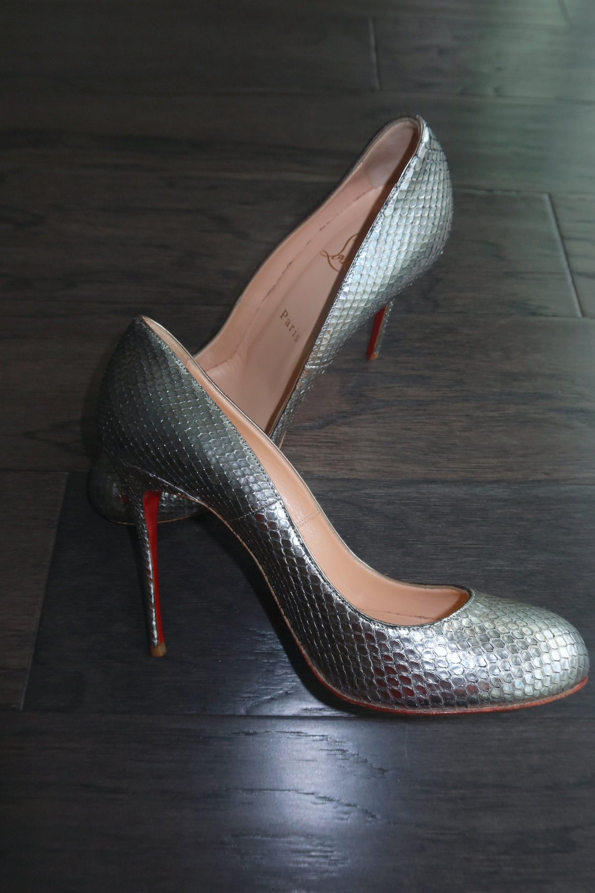 Christian Louboutin Metallic Silver Snakeskin Round-Toe Pumps – EU 39