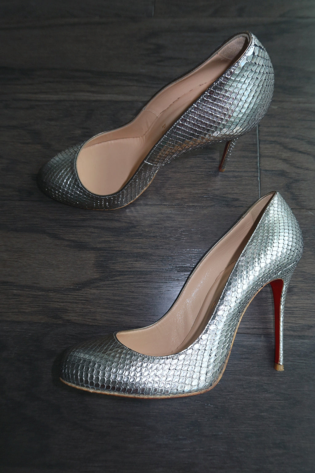 Christian Louboutin Metallic Silver Snakeskin Round-Toe Pumps – EU 39