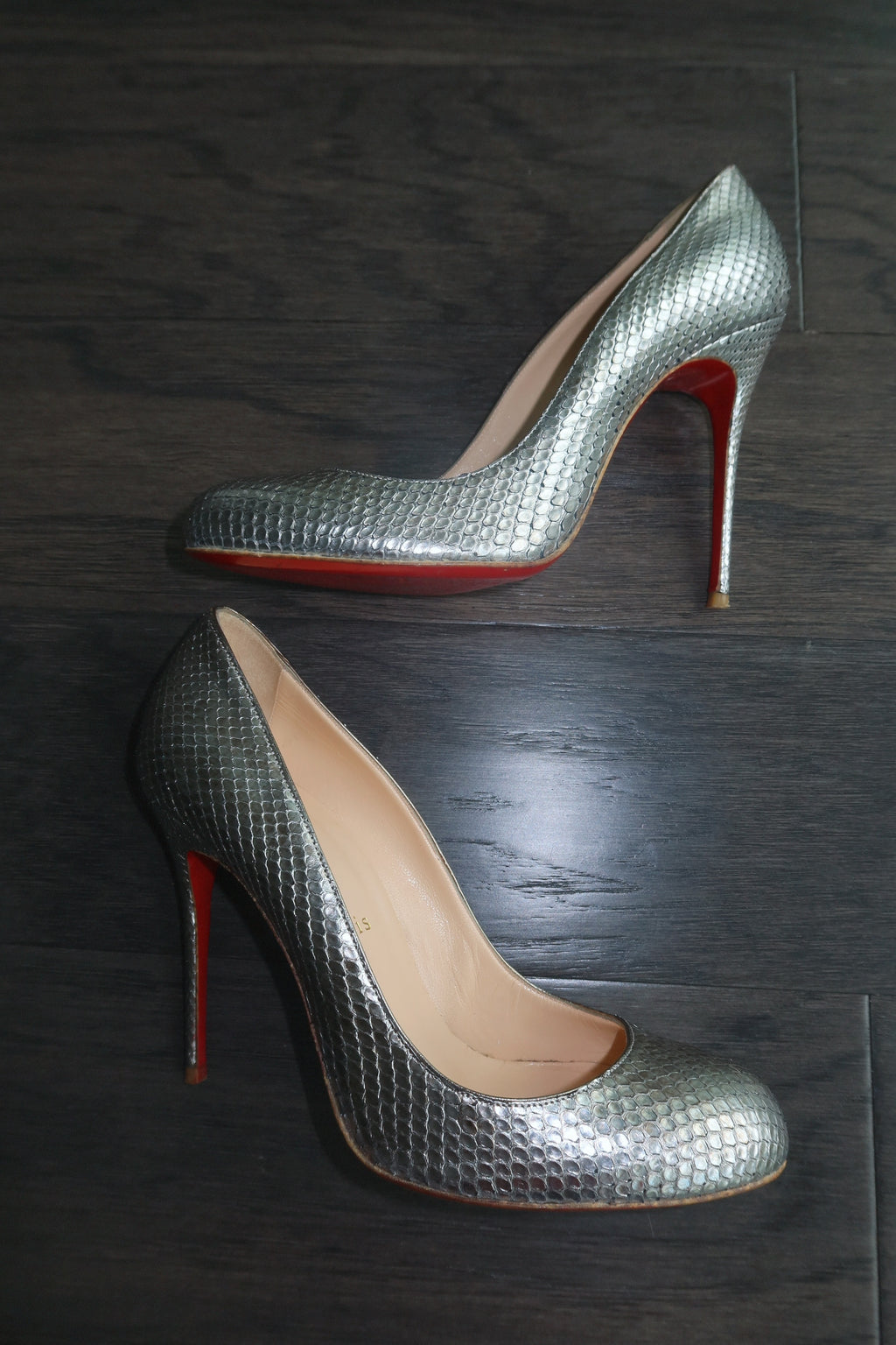 Christian Louboutin Metallic Silver Snakeskin Round-Toe Pumps – EU 39