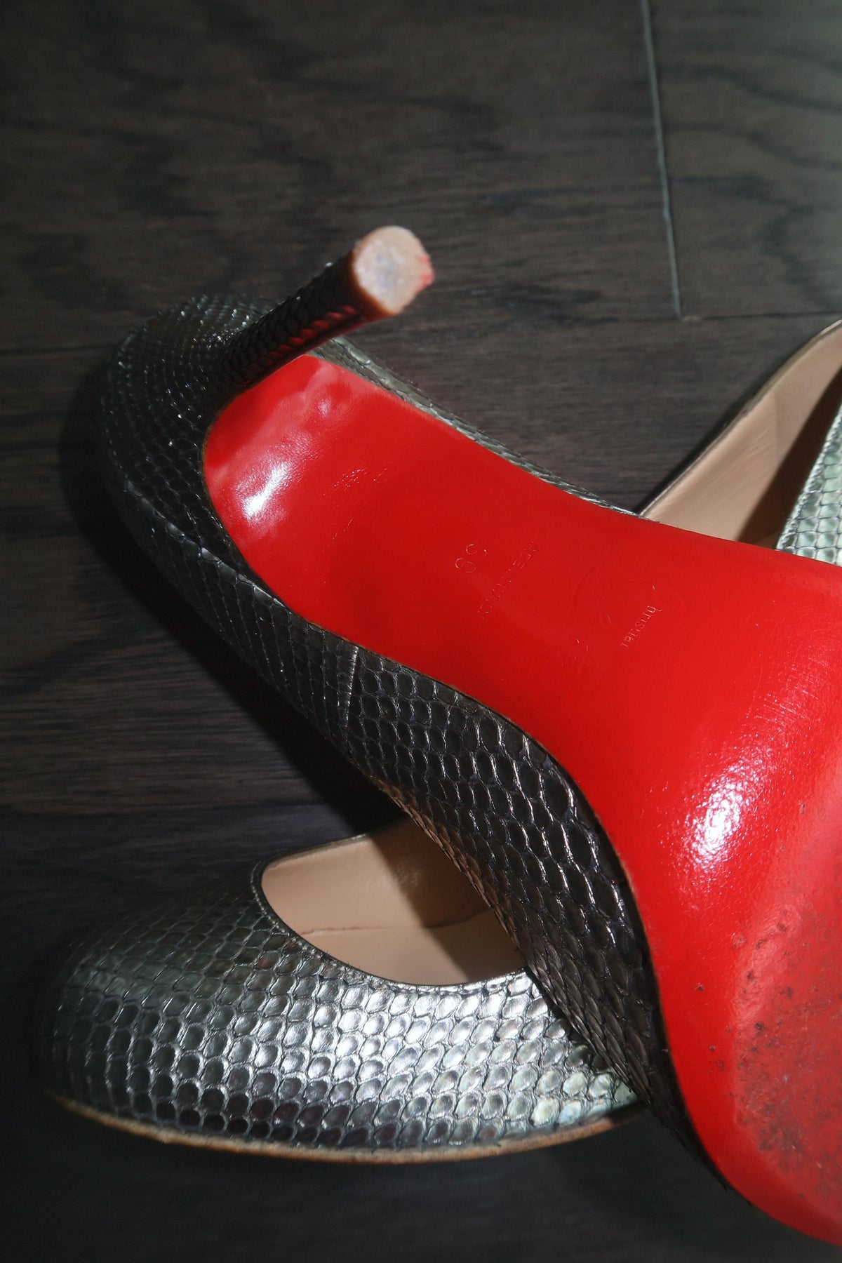 Christian Louboutin Metallic Silver Snakeskin Round-Toe Pumps – EU 39